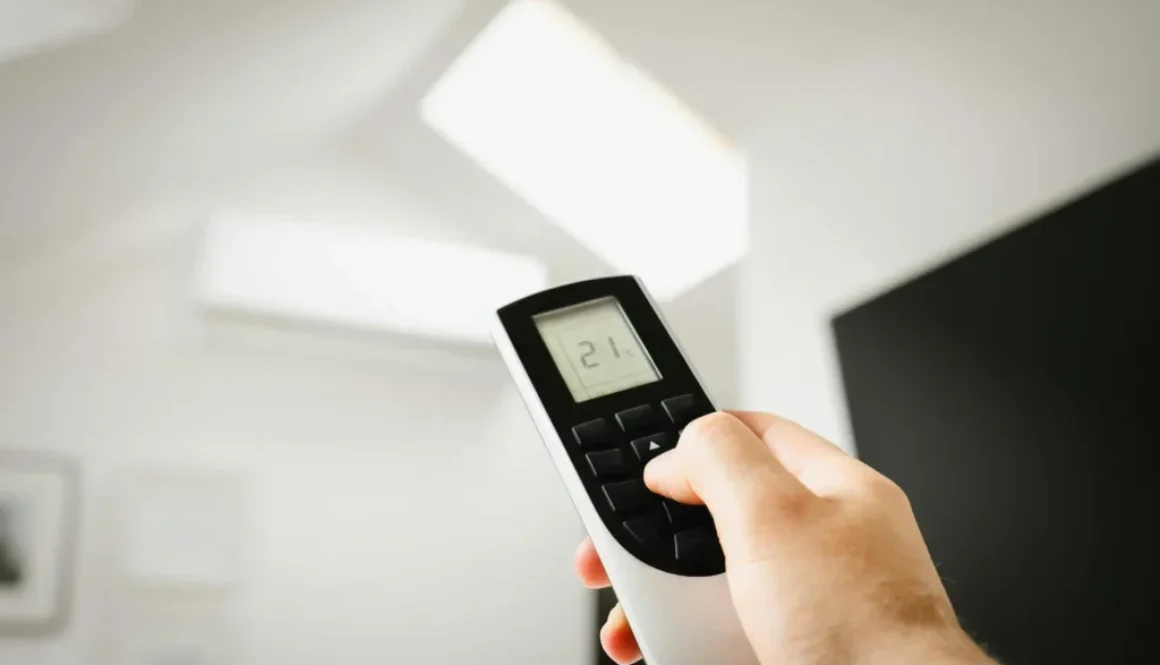 Adjusting AC temperature in Kochi home powered by rooftop solar system