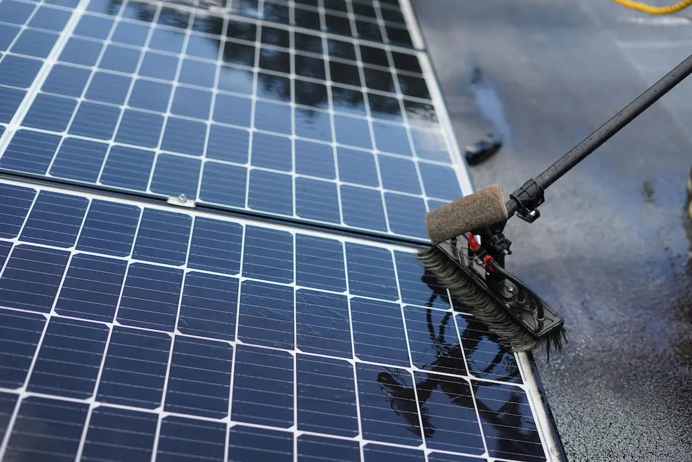 solar panels cleaning